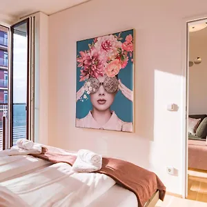 Triiiple Tower Dream With Rooftop-summer-pool Апартаменты