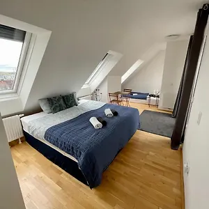 Eca Rooftop Live - Private & Serviced Проживание в семье
