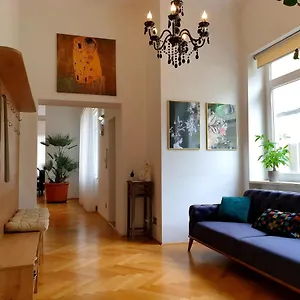 Sunny And Spacious Near Centre Wien