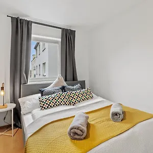 Perfect Location, 2 Min To Main Station Апартаменты